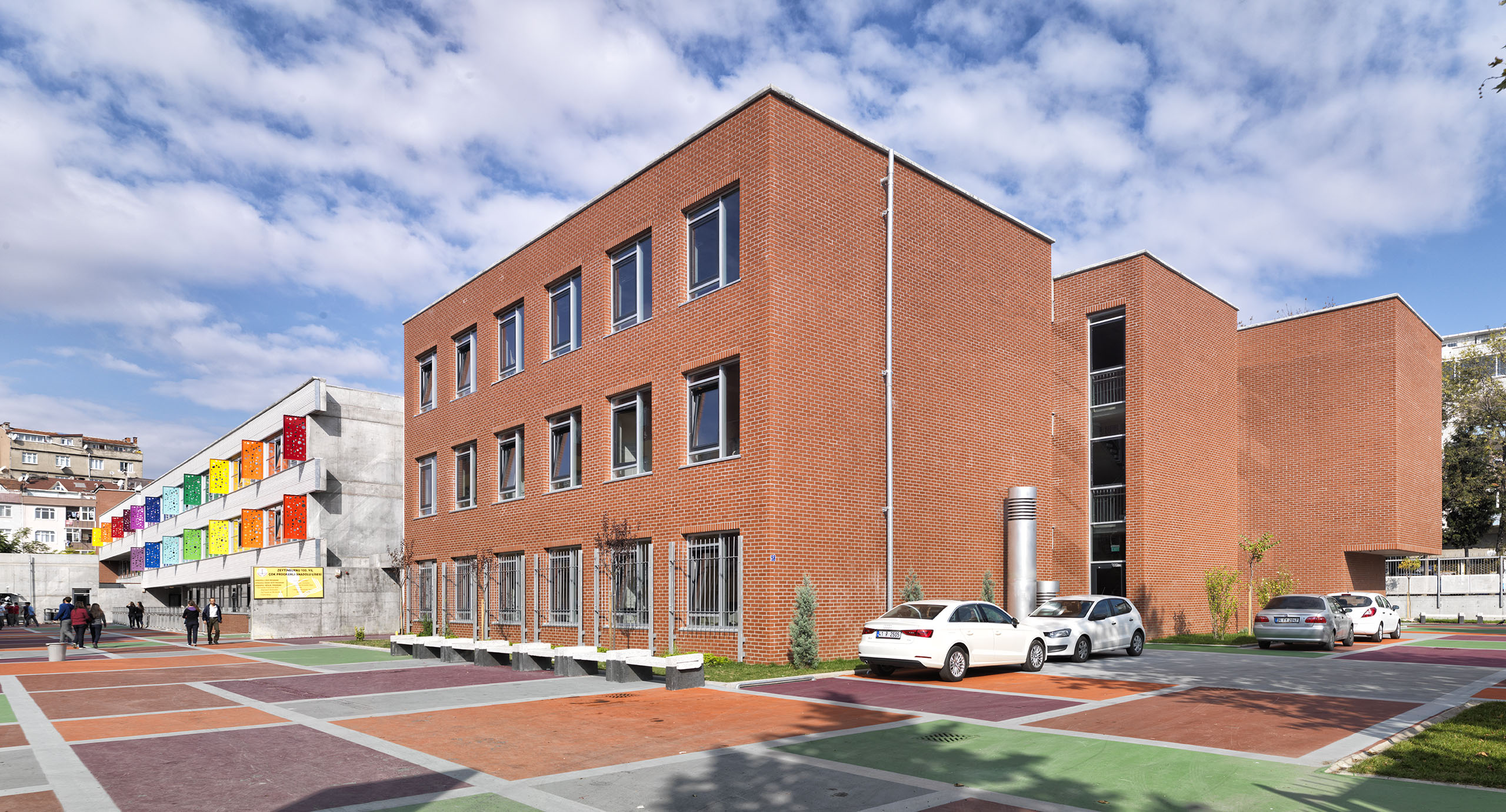 İstanbul Etiler Polis Meslek Y&#252;ksek Okulu Yurdu ve 40 Okulun Tasarım ve Yeniden Yapım Kontroll&#252;ğ&#252; M&#252;şavirlik Hizmetleri (ISMEP)